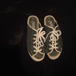 Black athletic sandals